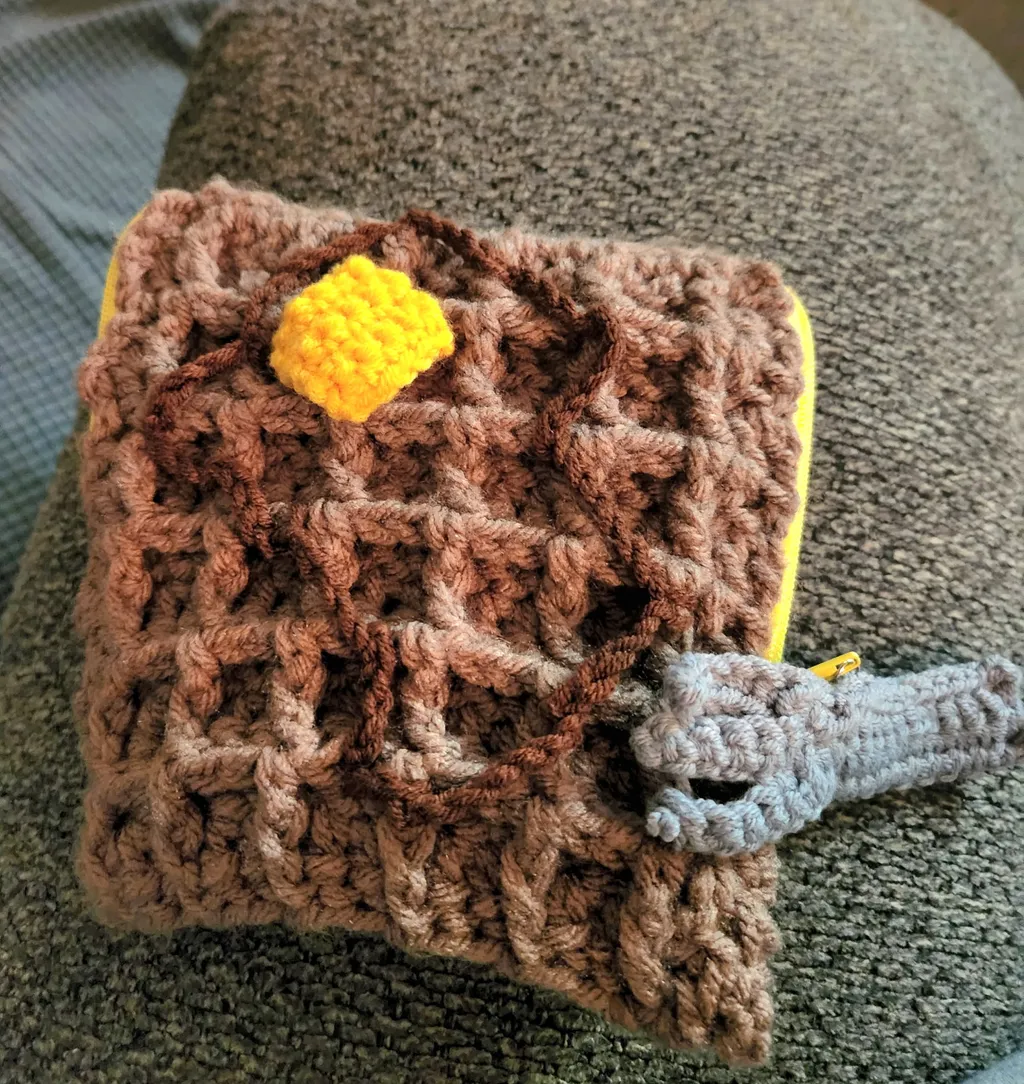 Waffle pouch with fork fidget zipper pull